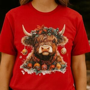 Highland Cow Christmas T-Shirt – Holiday Cow Graphic Tee, Rustic Farmhouse Tee